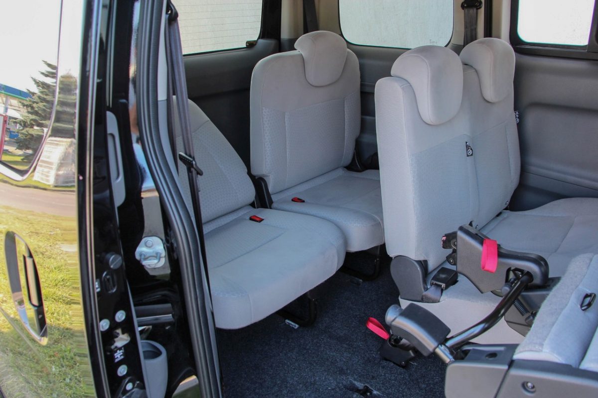 NISSAN NV200