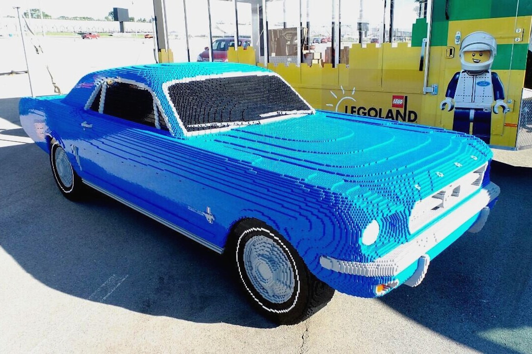 FORD MUSTANG