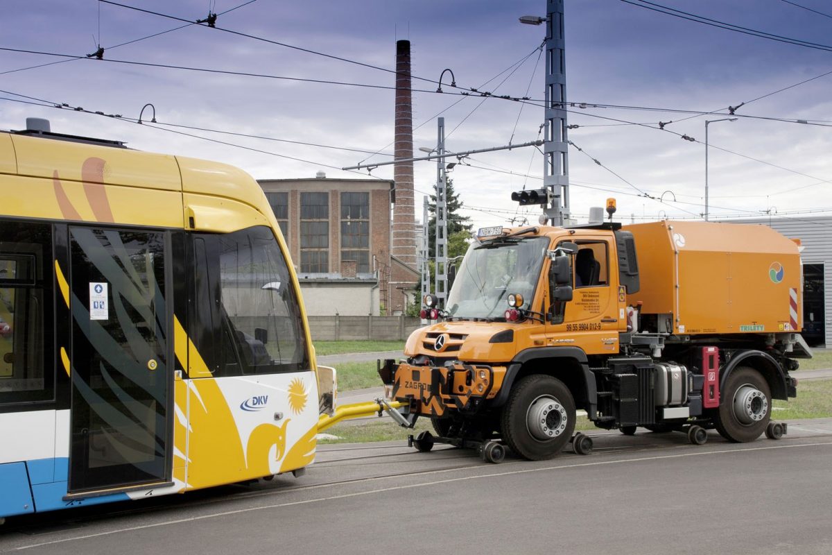 MERCEDES-BENZ UNIMOG
