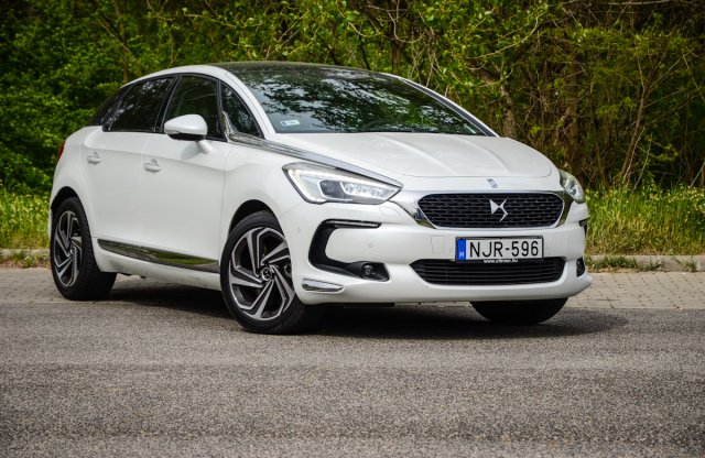 Egy Citroën logóval kevesebb - DS5 teszt