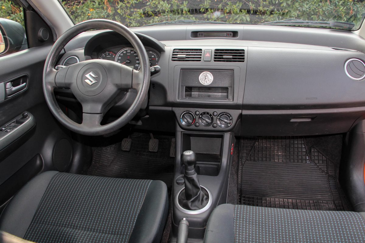 SUZUKI SWIFT