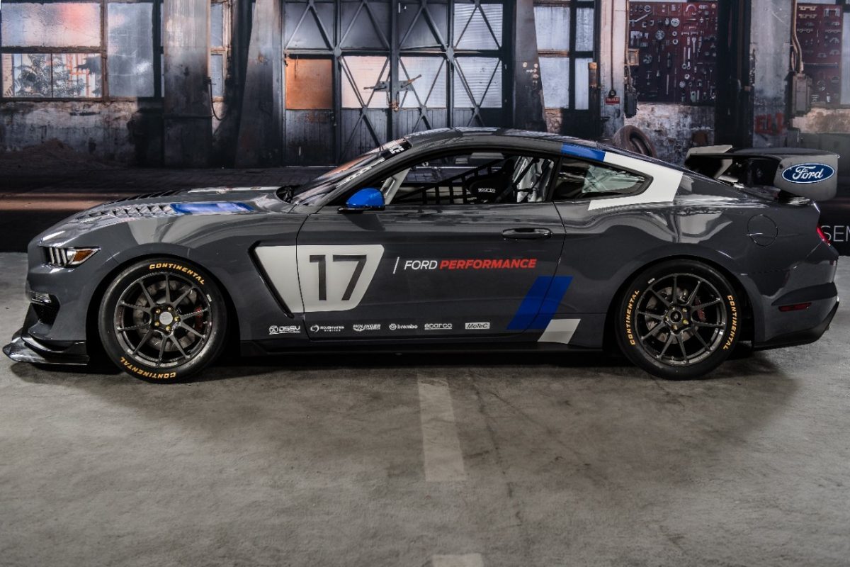 FORD MUSTANG