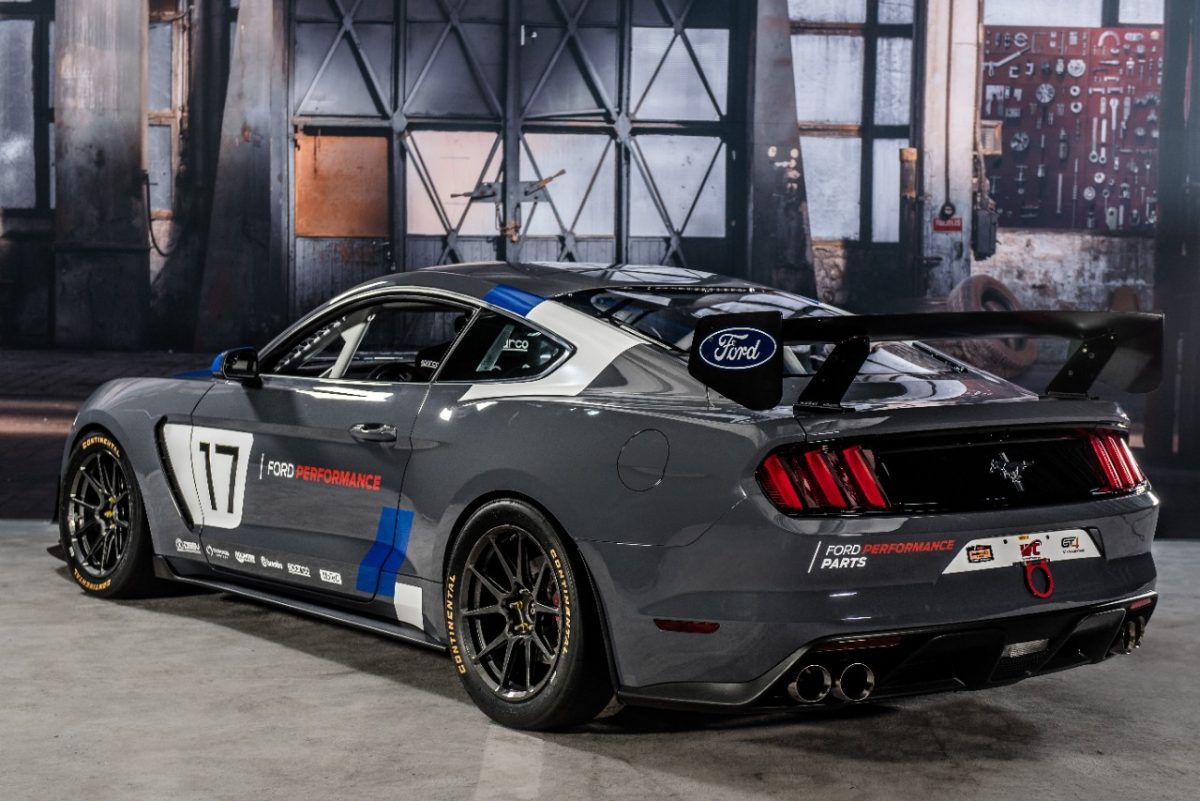 FORD MUSTANG
