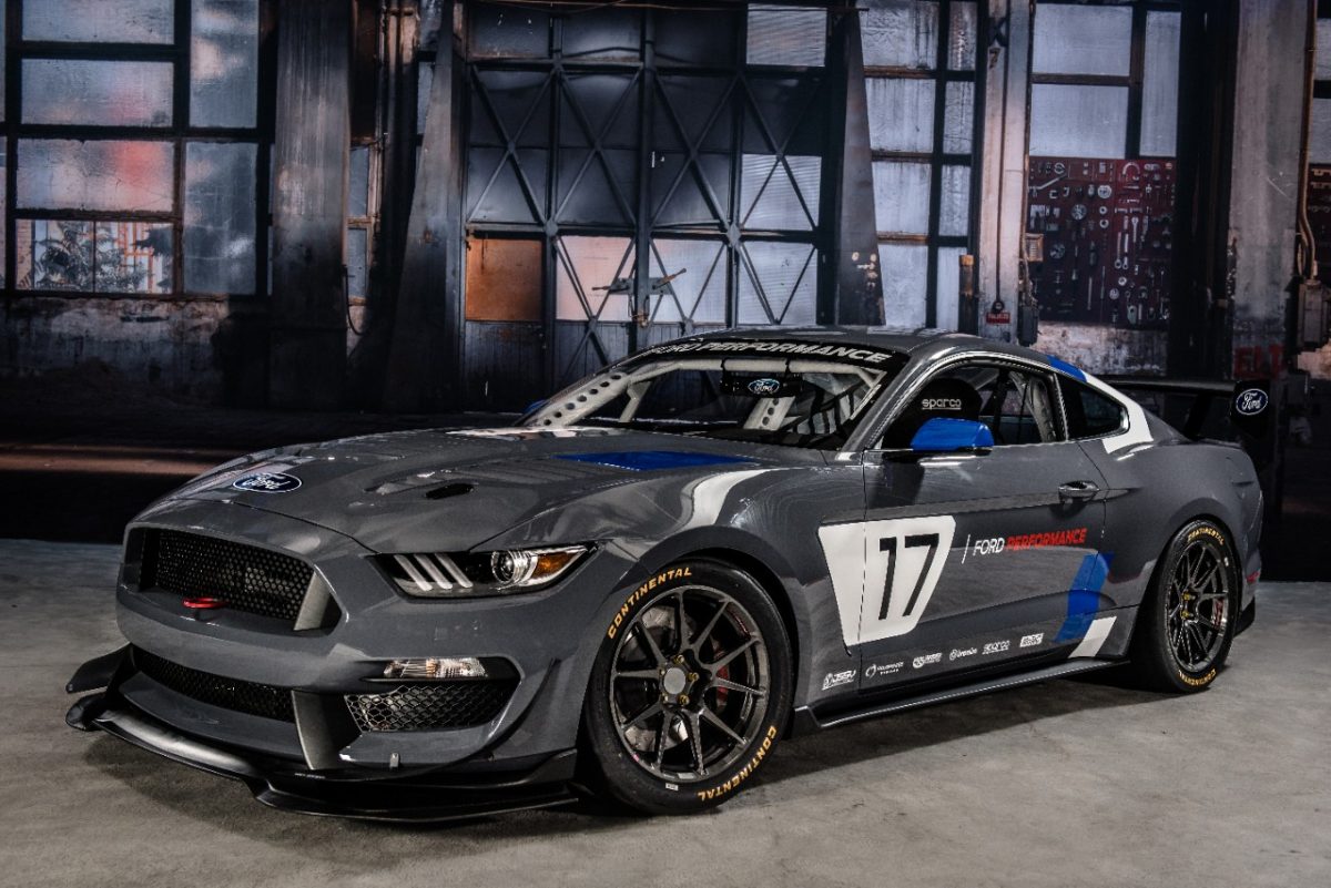 FORD MUSTANG
