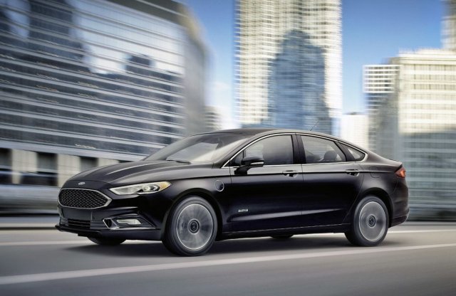 Csaknem 1000 kilométeres hatótávot ad a konnektoros Ford Mondeo