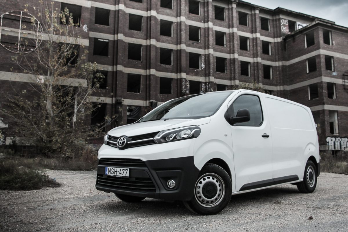 TOYOTA PROACE