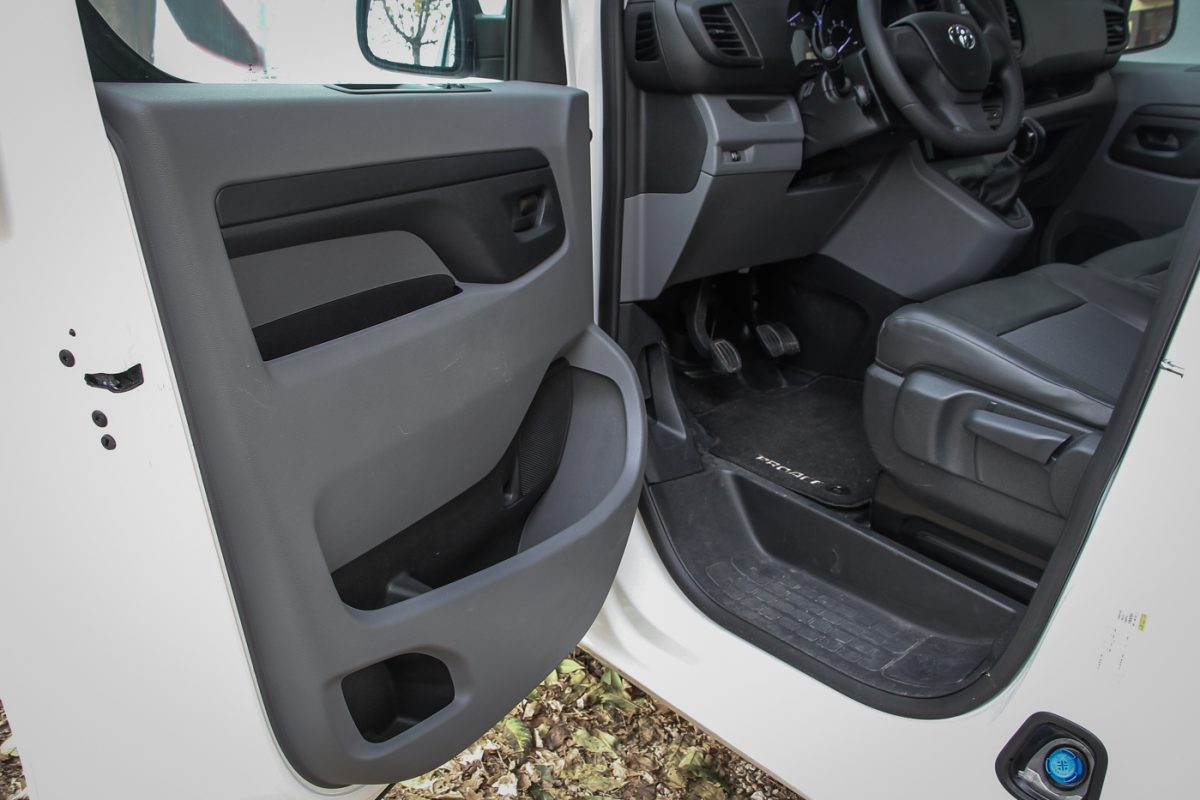 TOYOTA PROACE