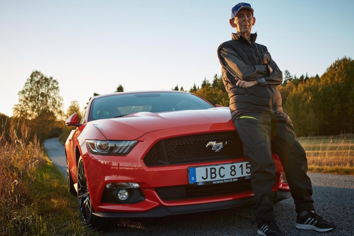 FORD MUSTANG