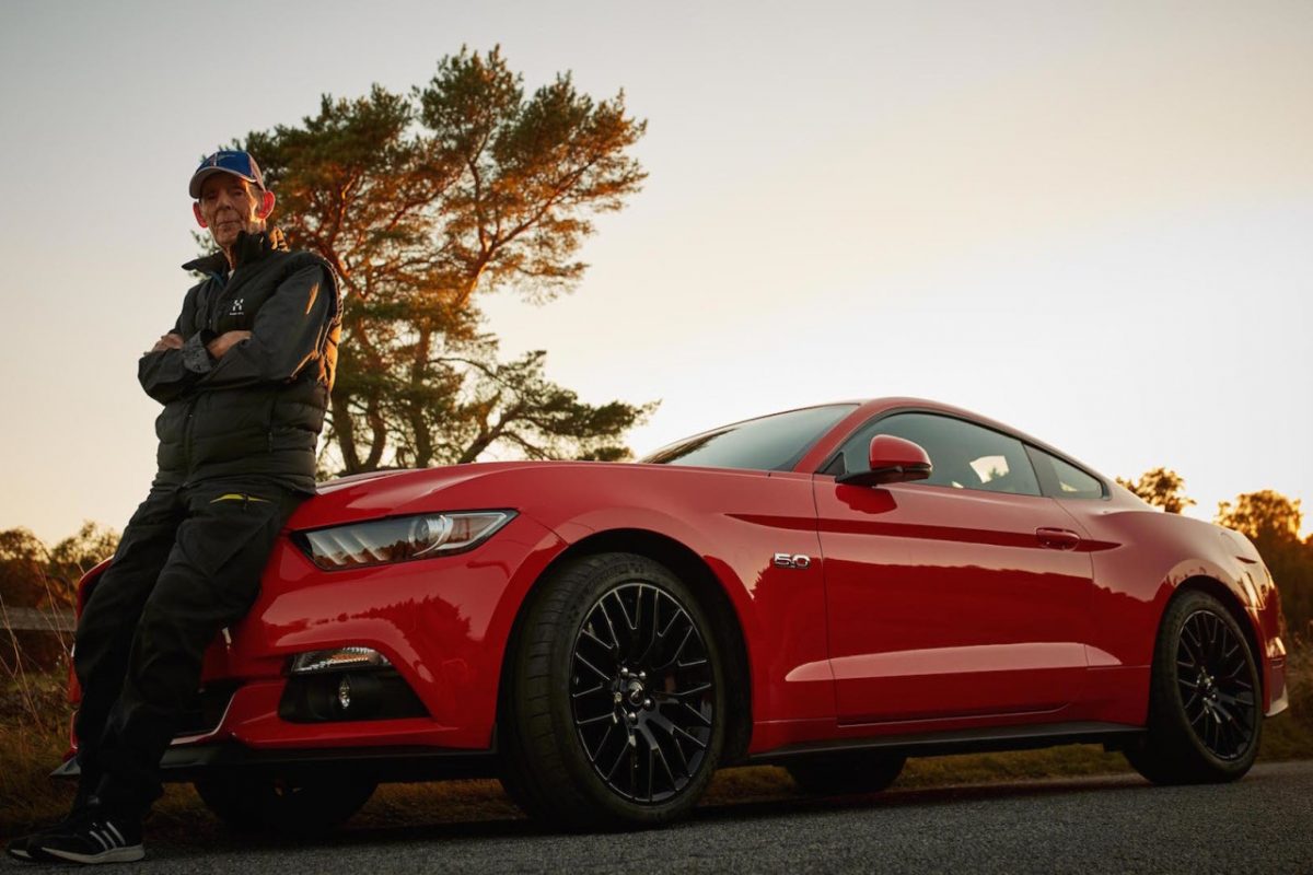 FORD MUSTANG