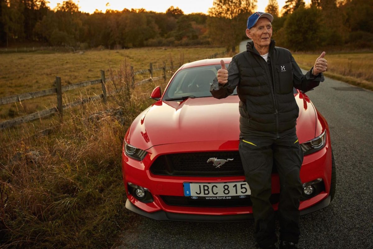 FORD MUSTANG