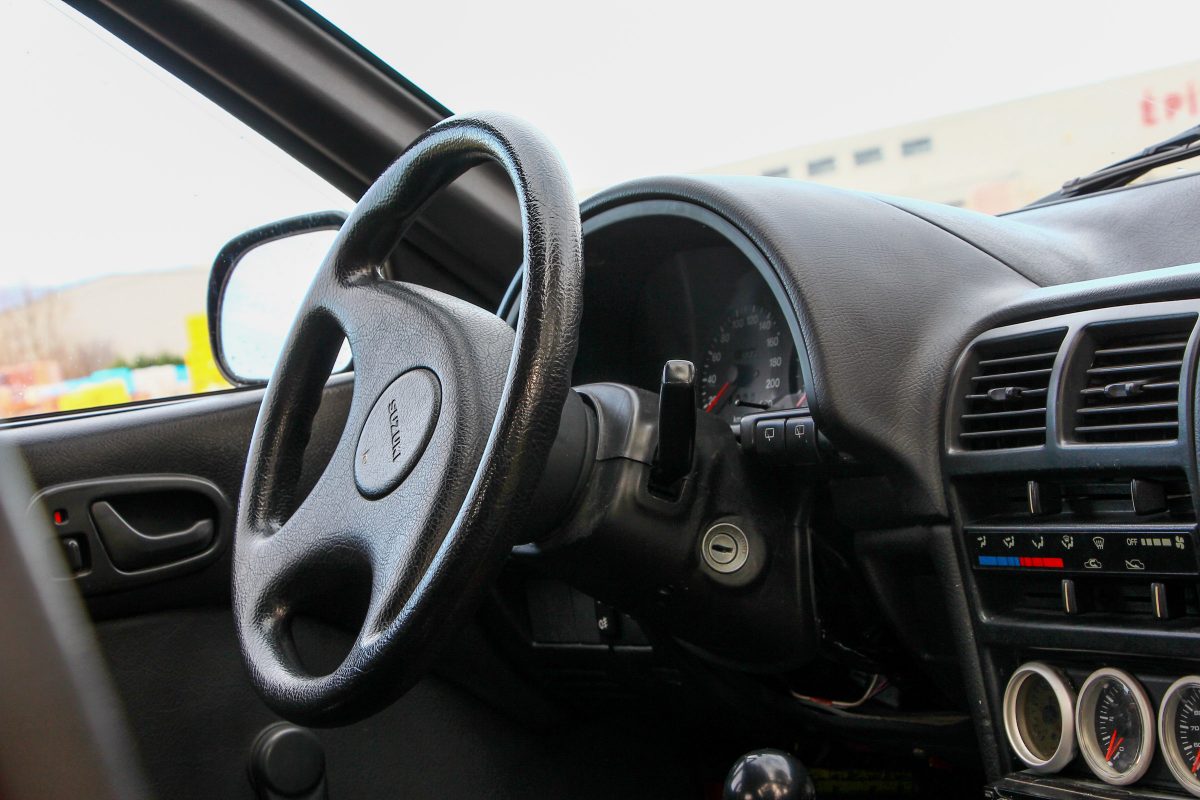 SUZUKI SWIFT