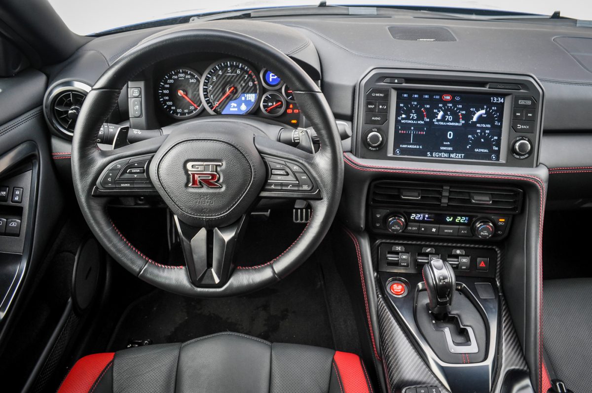 NISSAN GT-R