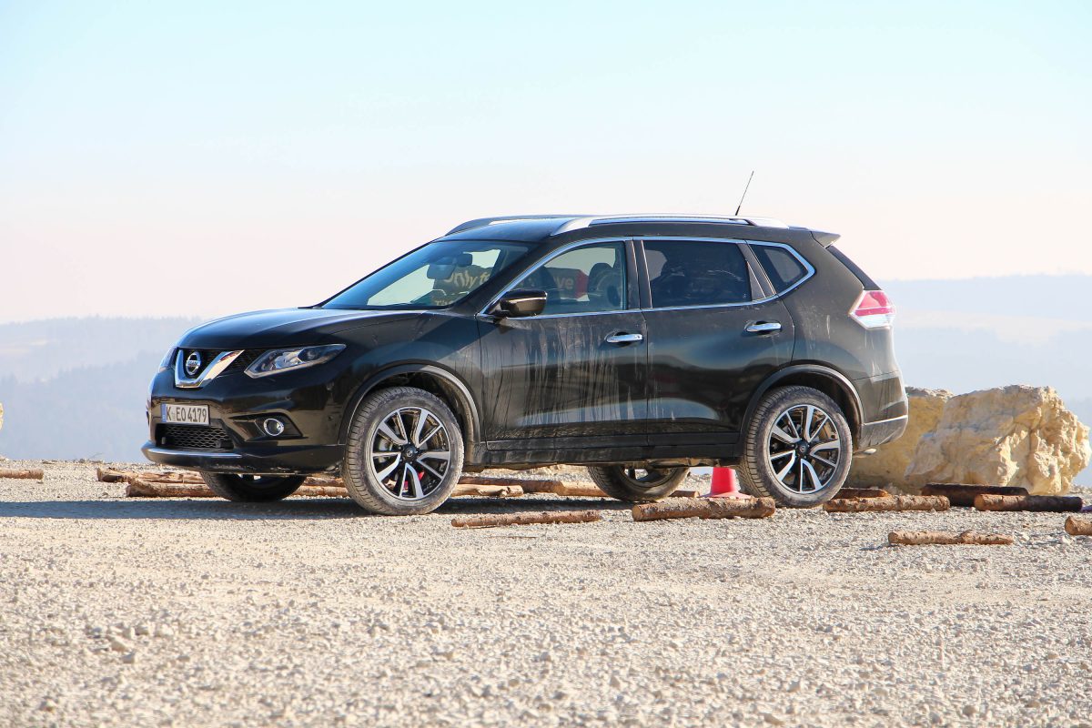 NISSAN X-TRAIL