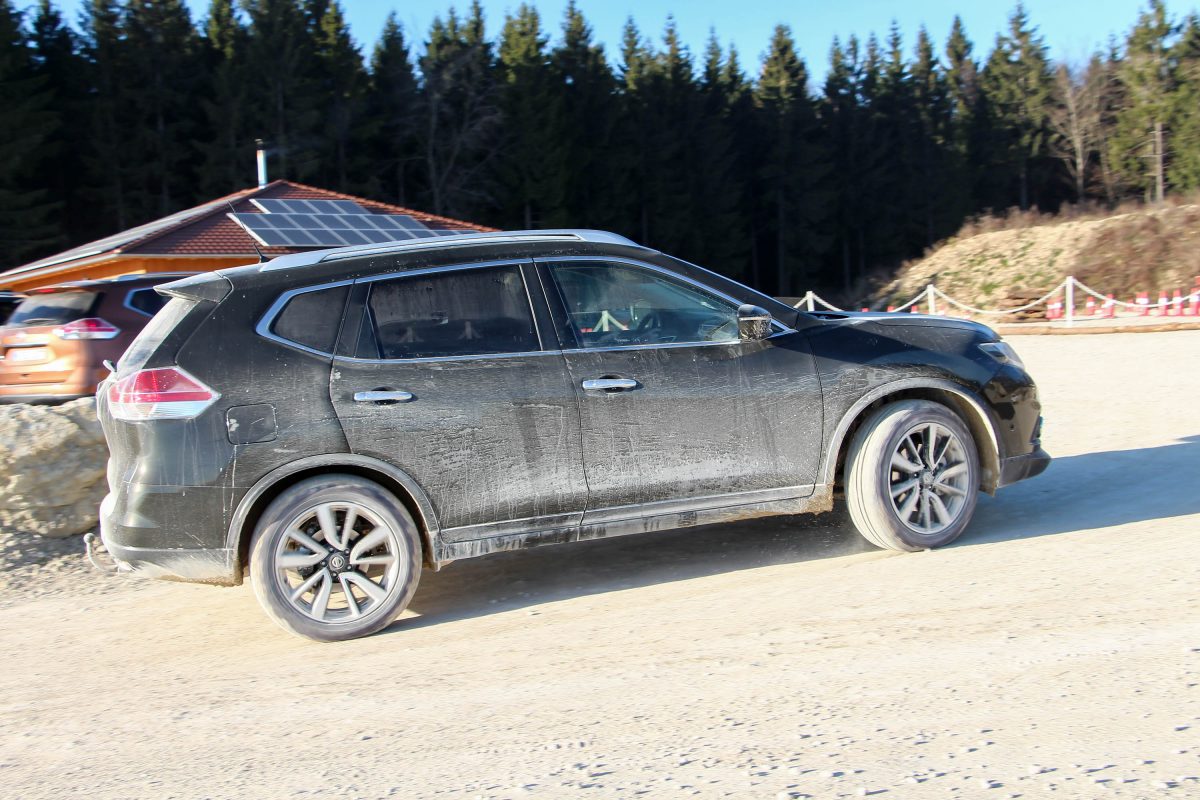 NISSAN X-TRAIL