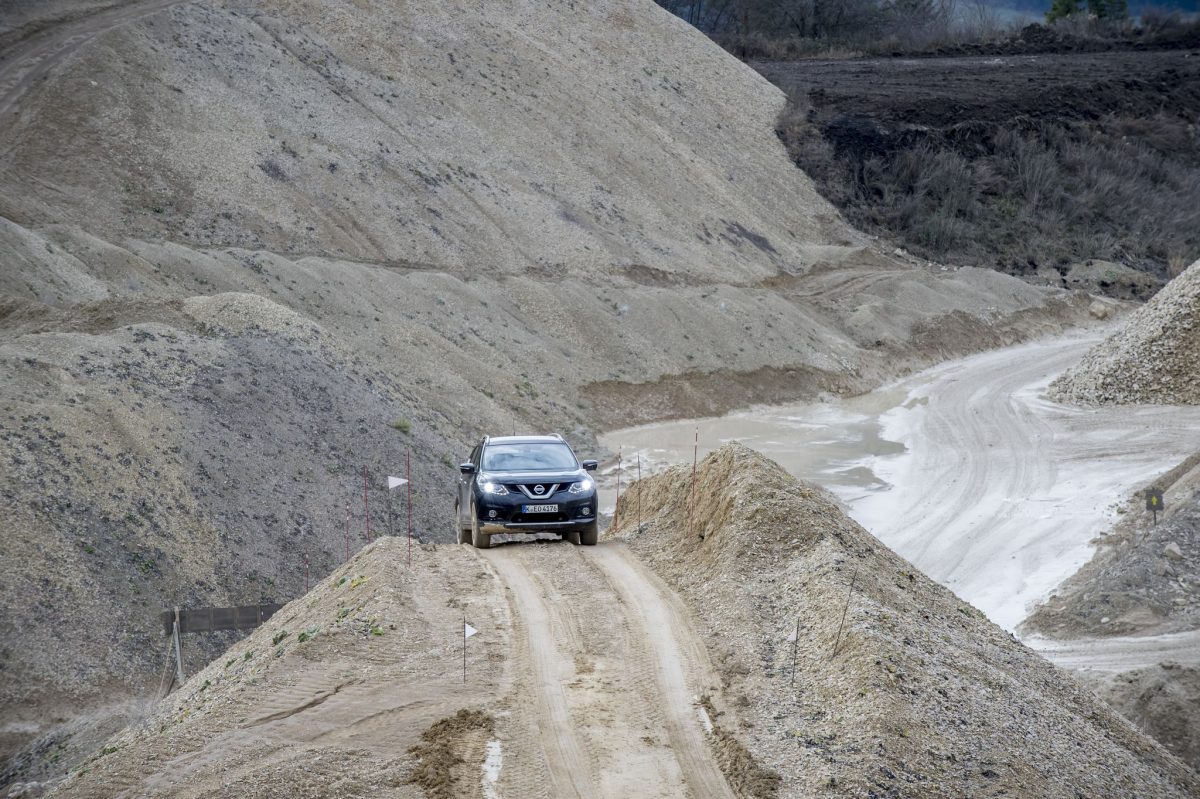 NISSAN X-TRAIL