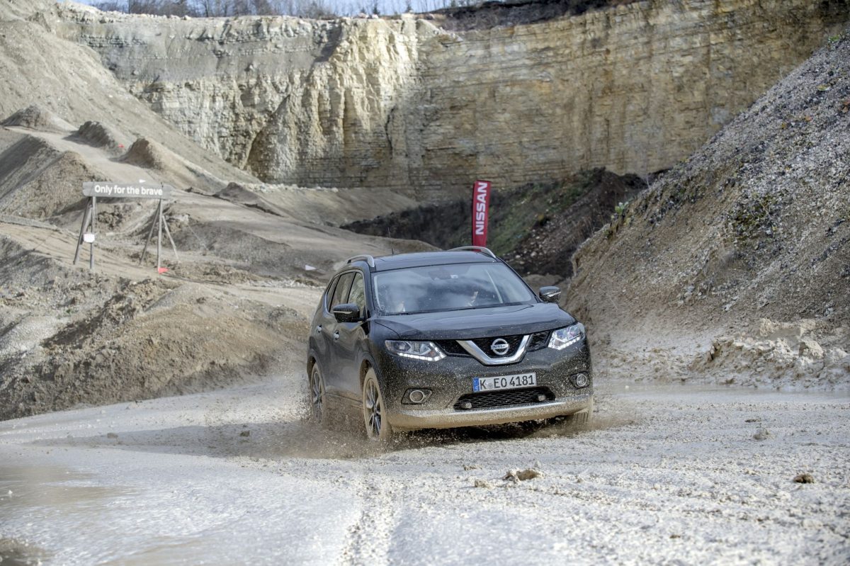 NISSAN X-TRAIL