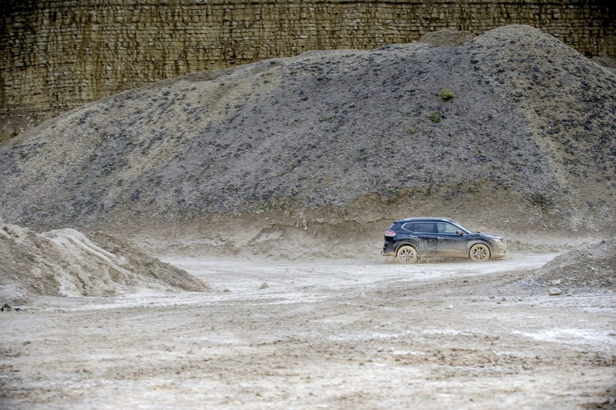 NISSAN X-TRAIL