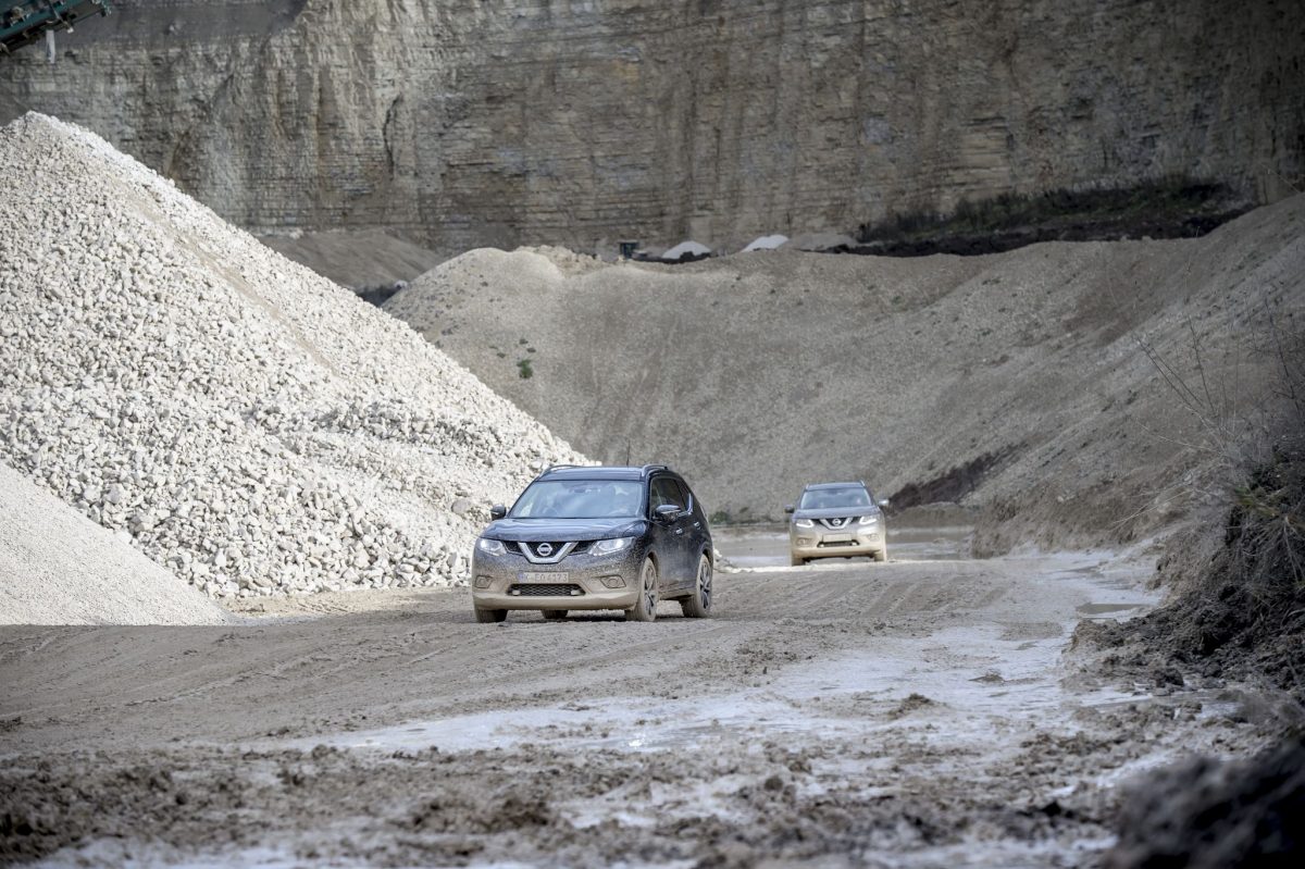 NISSAN X-TRAIL