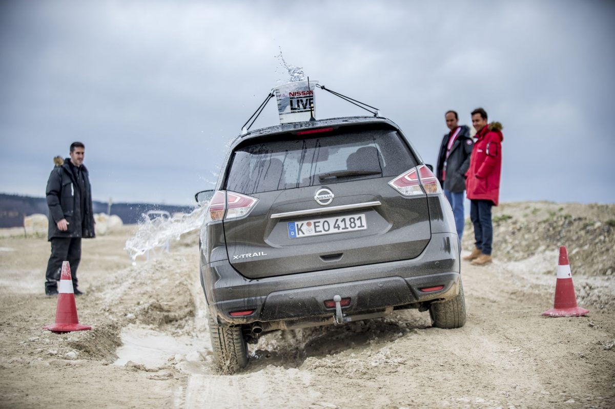 NISSAN X-TRAIL