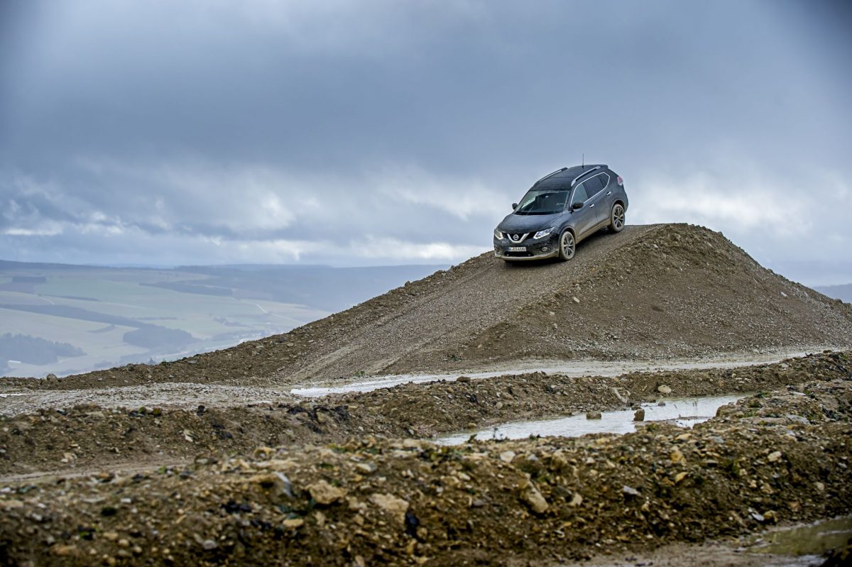NISSAN X-TRAIL