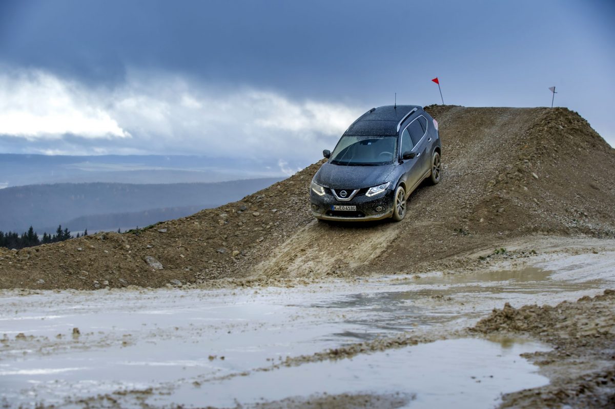 NISSAN X-TRAIL