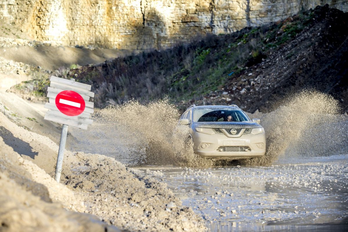 NISSAN X-TRAIL