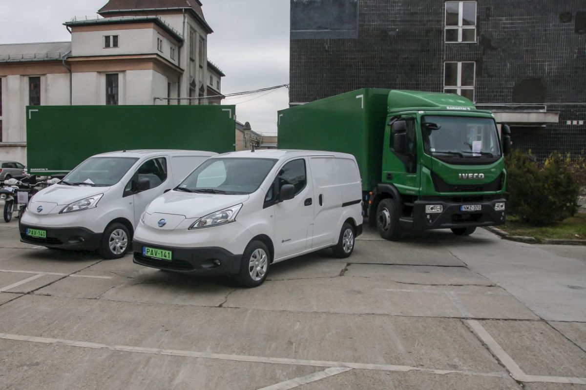 NISSAN NV200