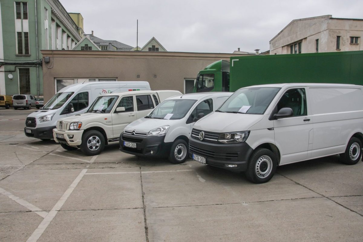 NISSAN NV200