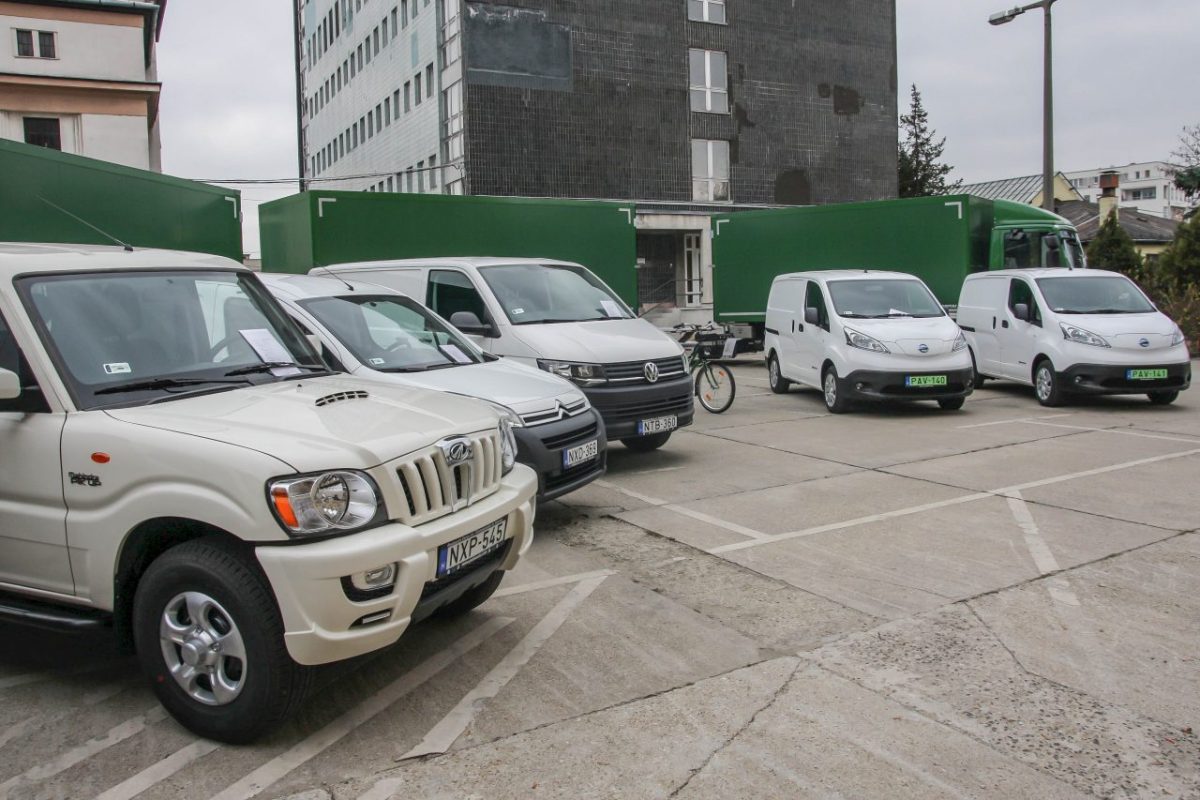 NISSAN NV200