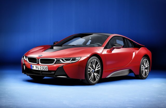 Kidobja benzinmotorját a BMW
