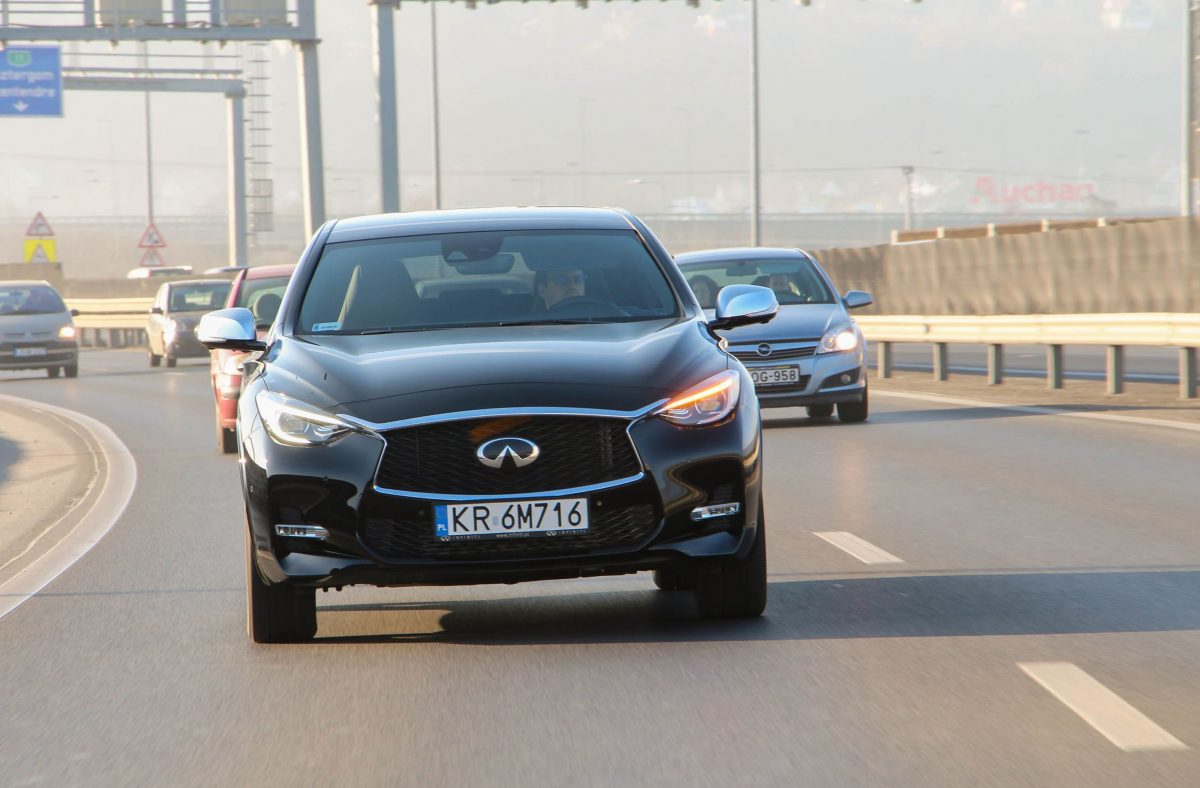 INFINITI Q30