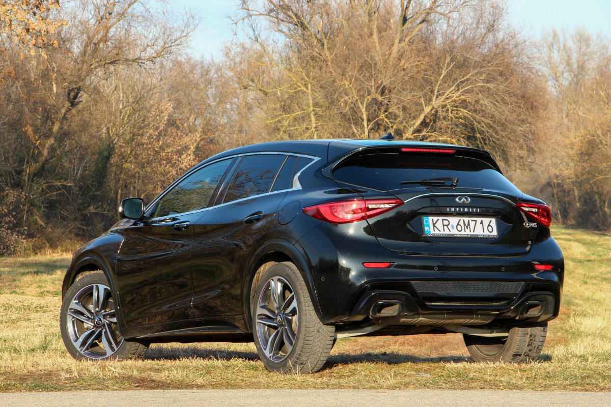 INFINITI Q30