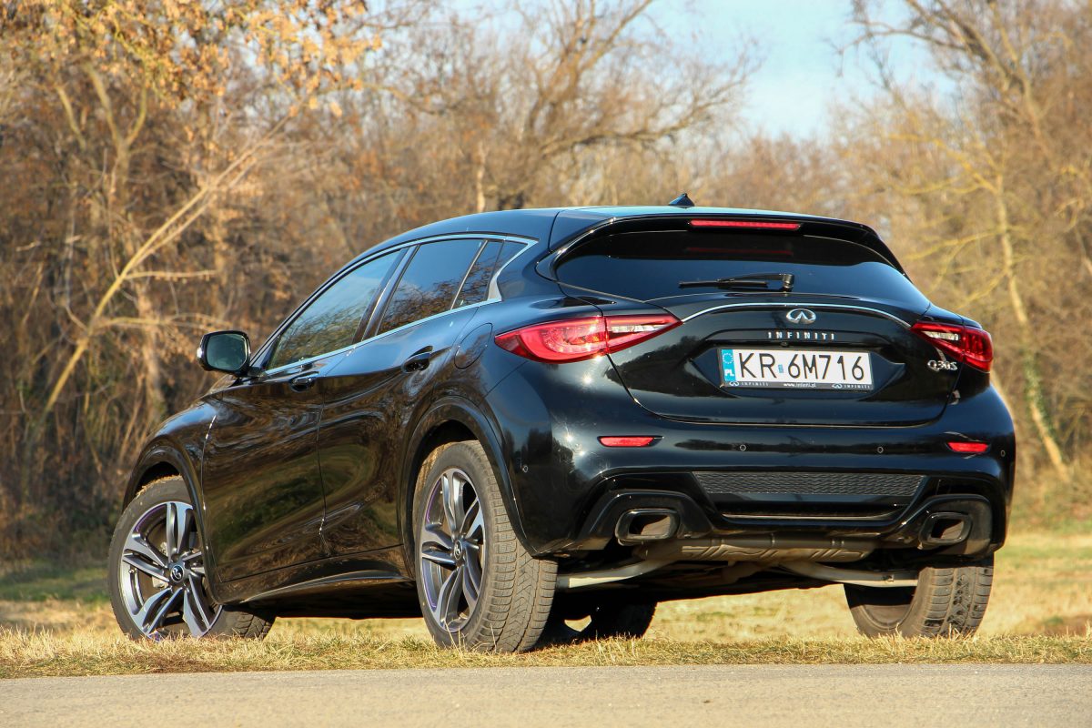 INFINITI Q30