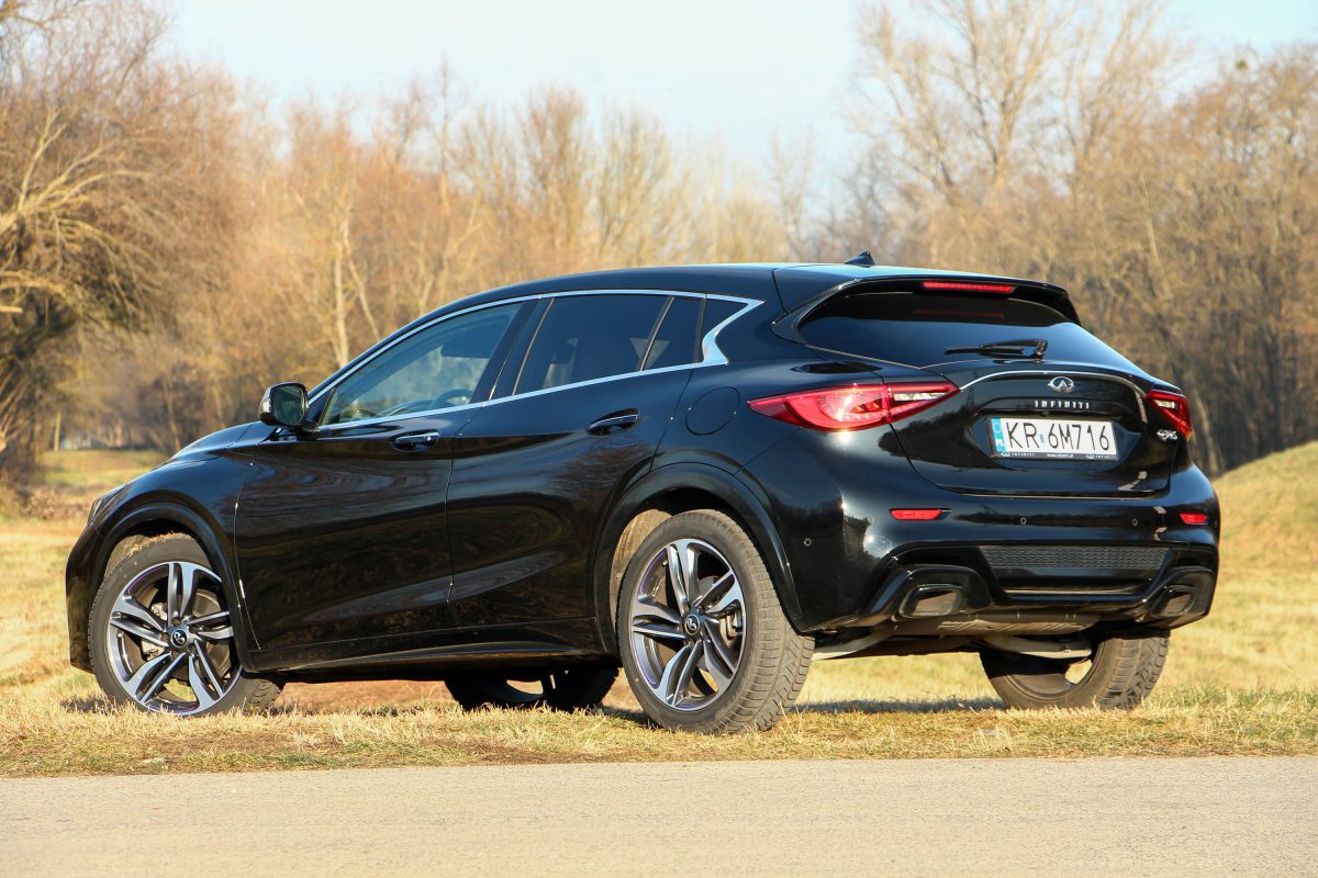 INFINITI Q30