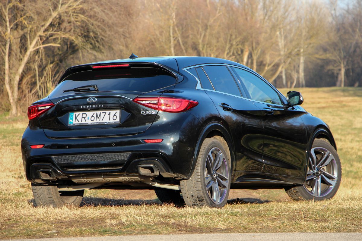 INFINITI Q30