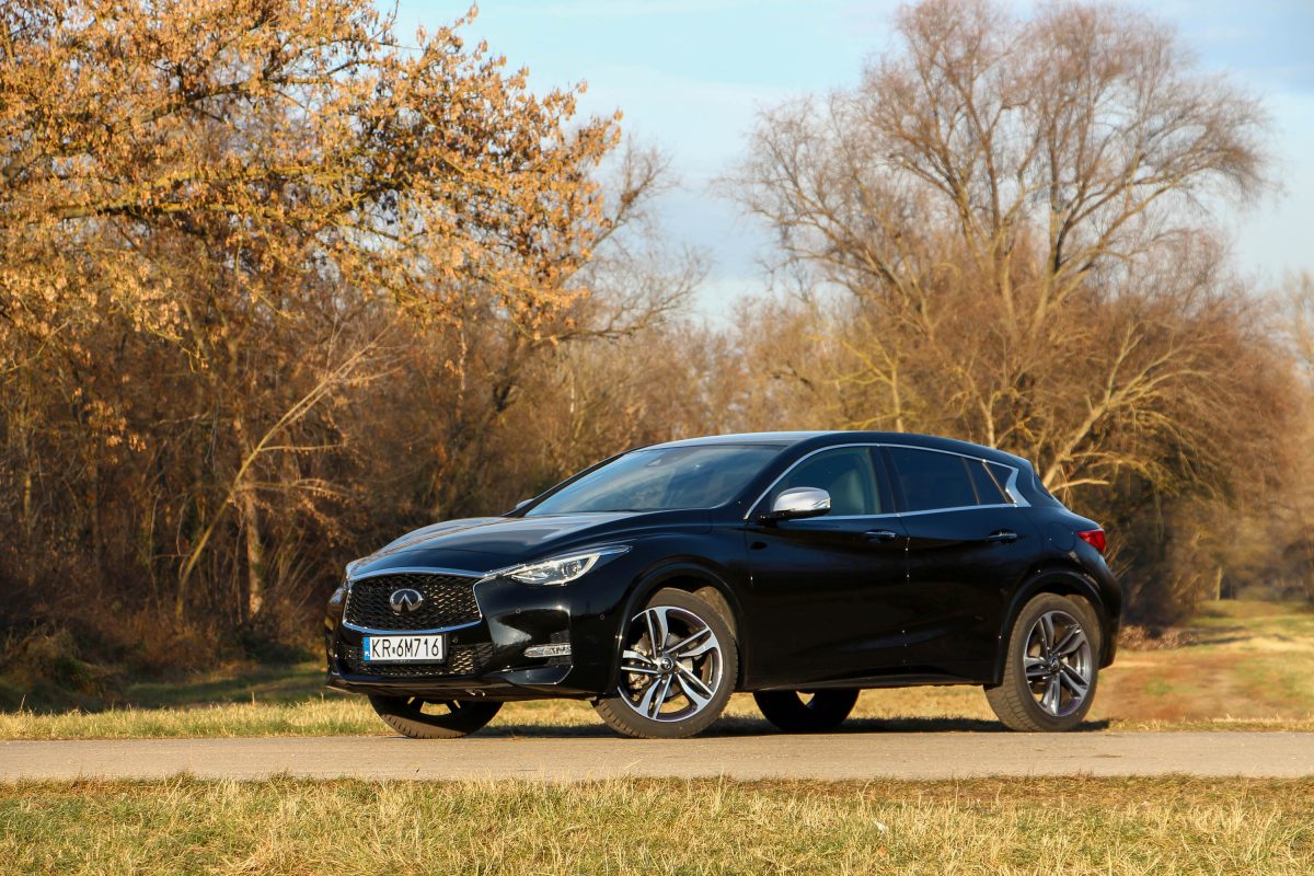 INFINITI Q30