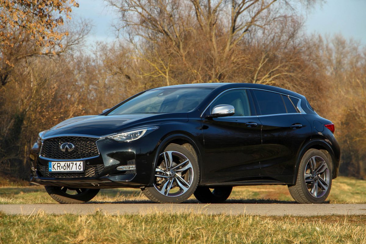 INFINITI Q30