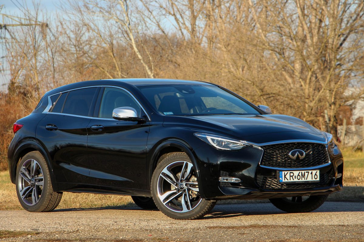 INFINITI Q30