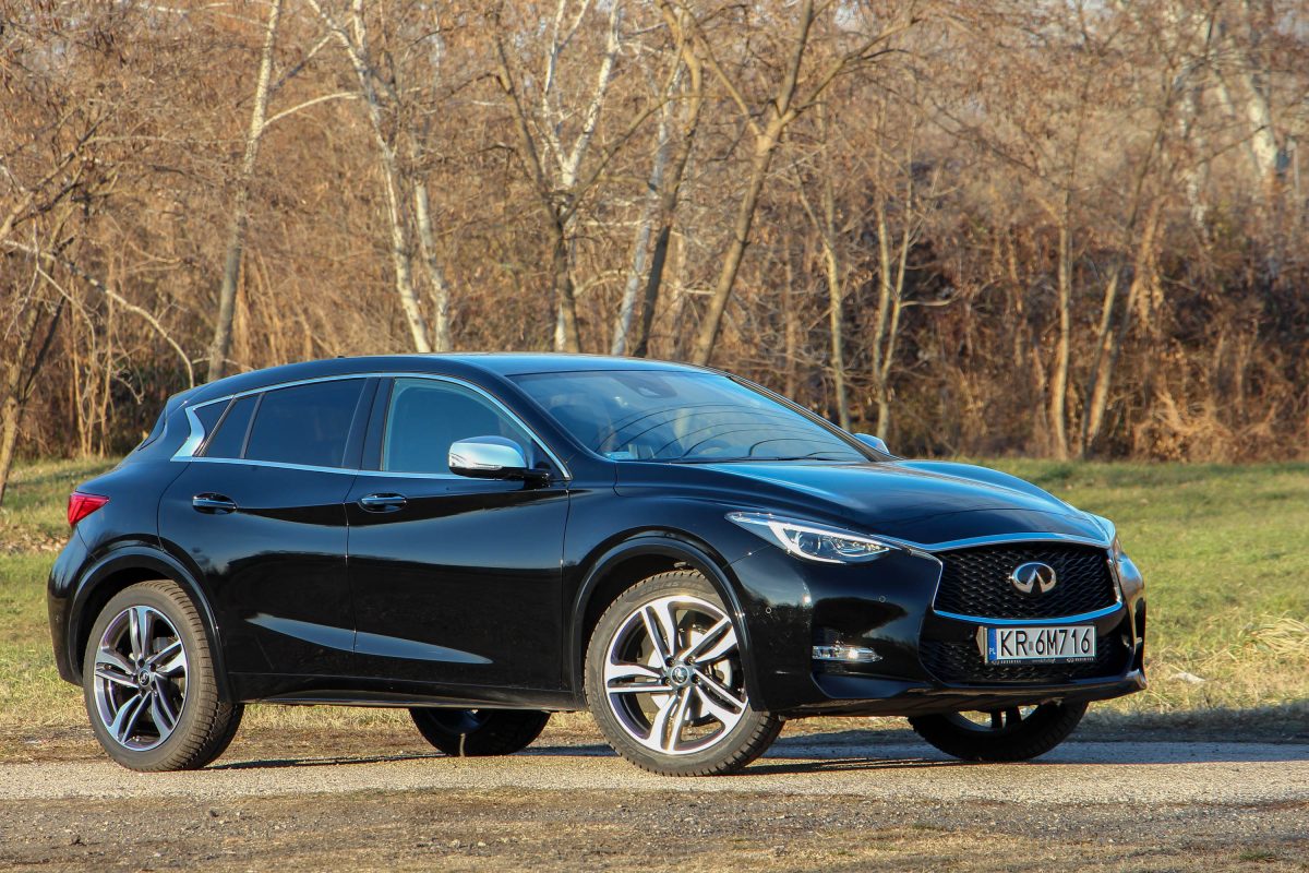 INFINITI Q30