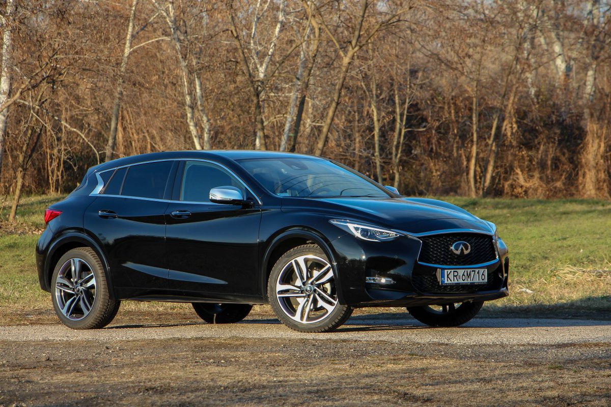 INFINITI Q30