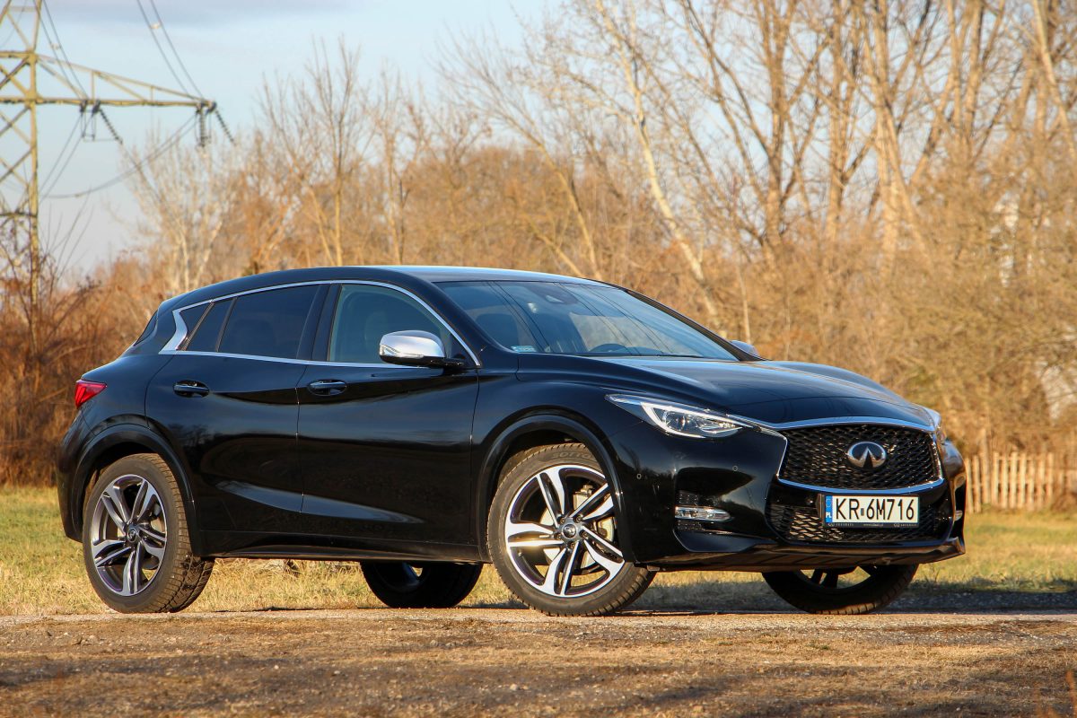 INFINITI Q30