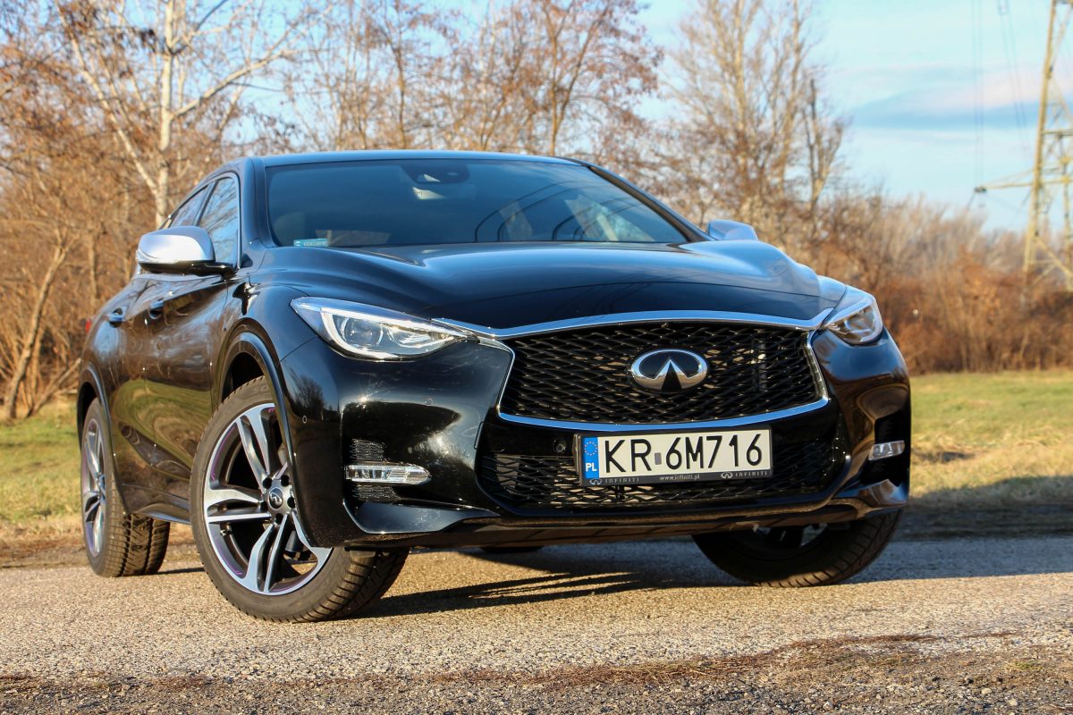 INFINITI Q30