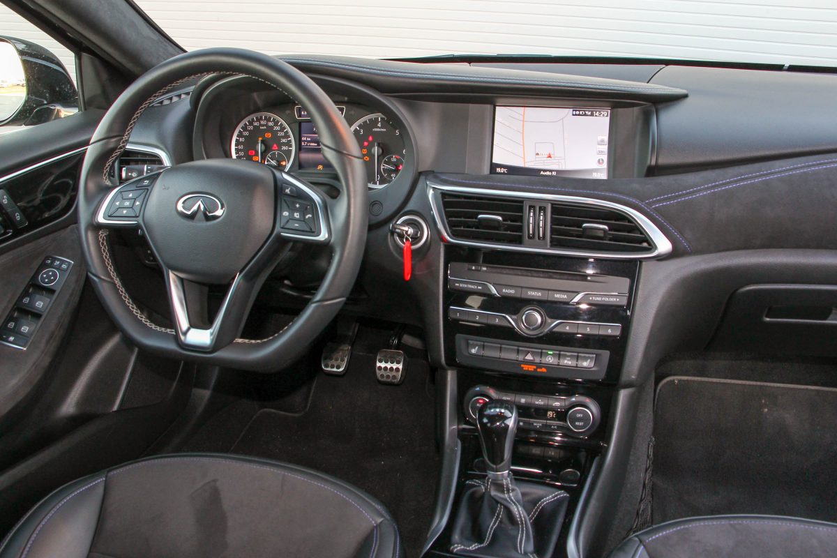 INFINITI Q30