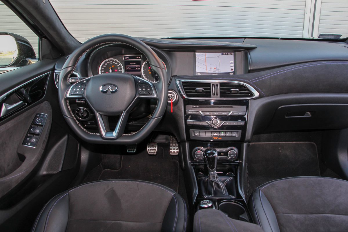 INFINITI Q30