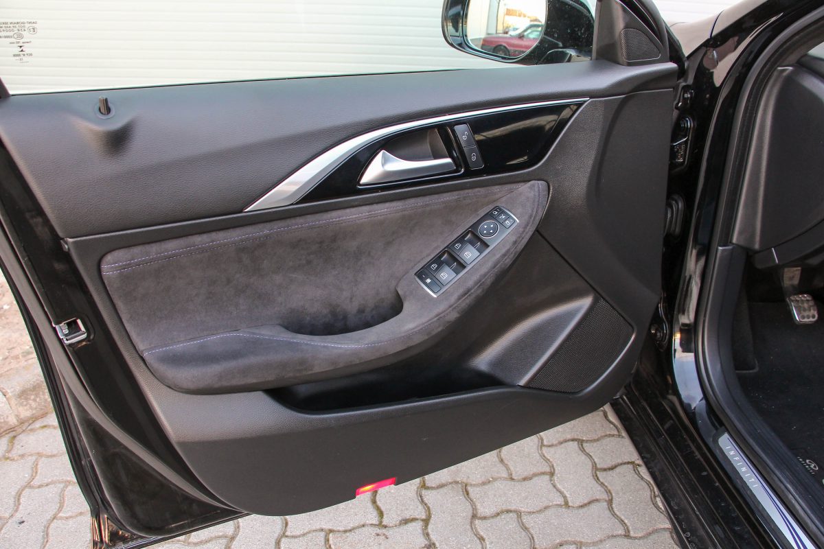 INFINITI Q30