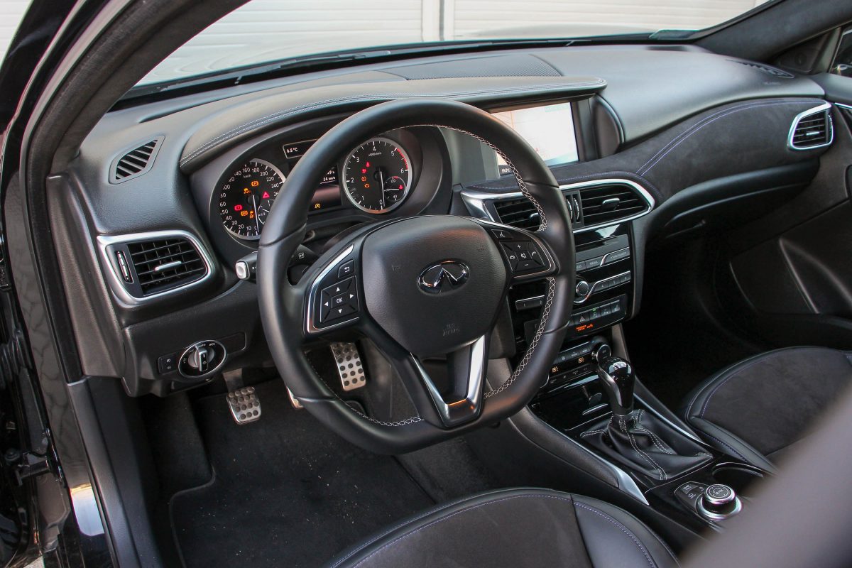 INFINITI Q30
