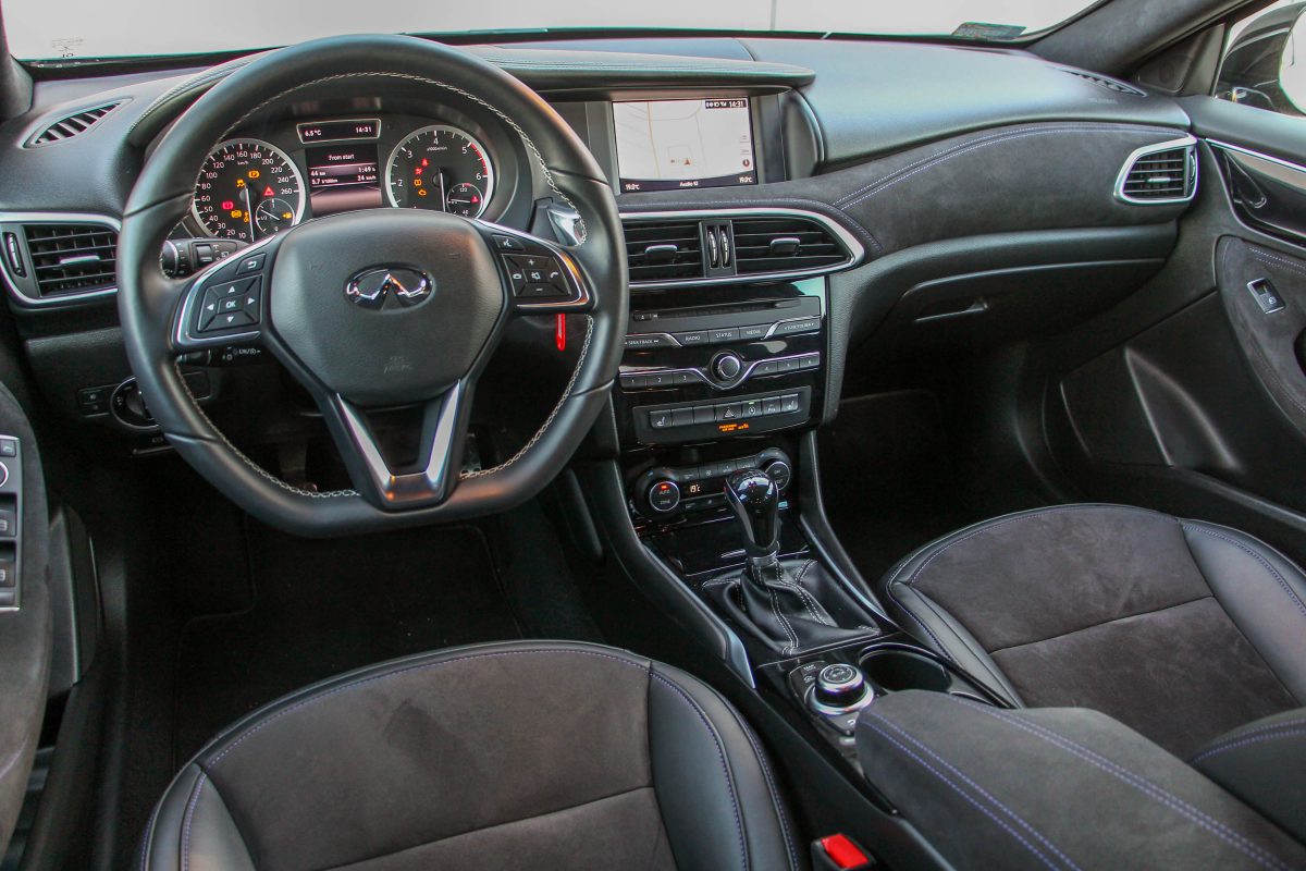 INFINITI Q30
