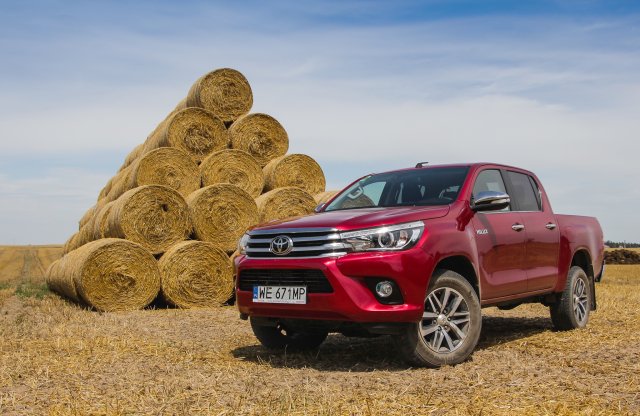 A Dakaron nevelkedett - Toyota Hilux