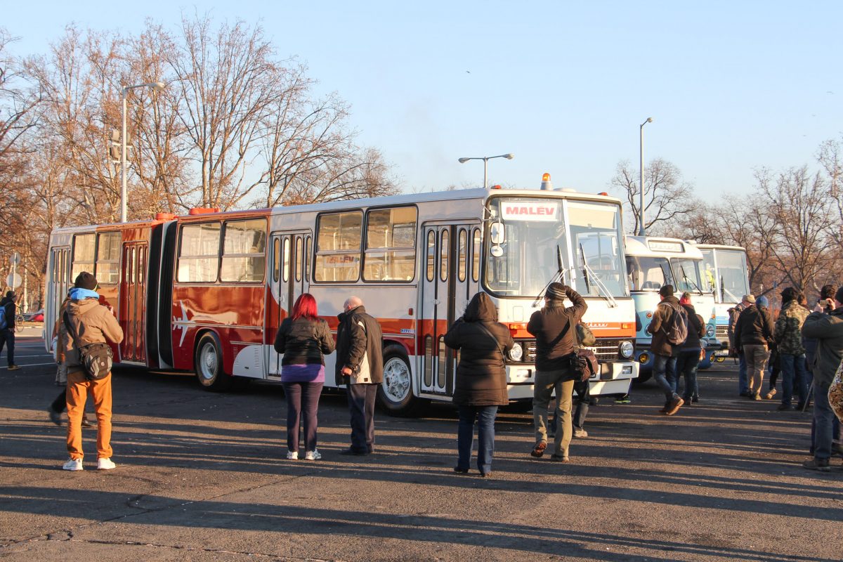 IKARUS