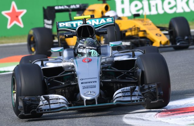 Ismét érdekes lehet a Forma-1, Hamilton előnye már minimális